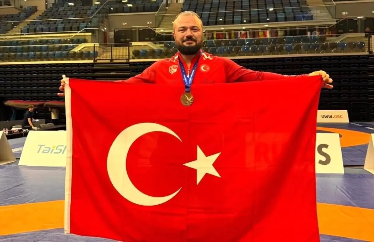 erzincanli guresci serhat saricicek dunya ucuncusu oldu Oilx5Wu3.jpg