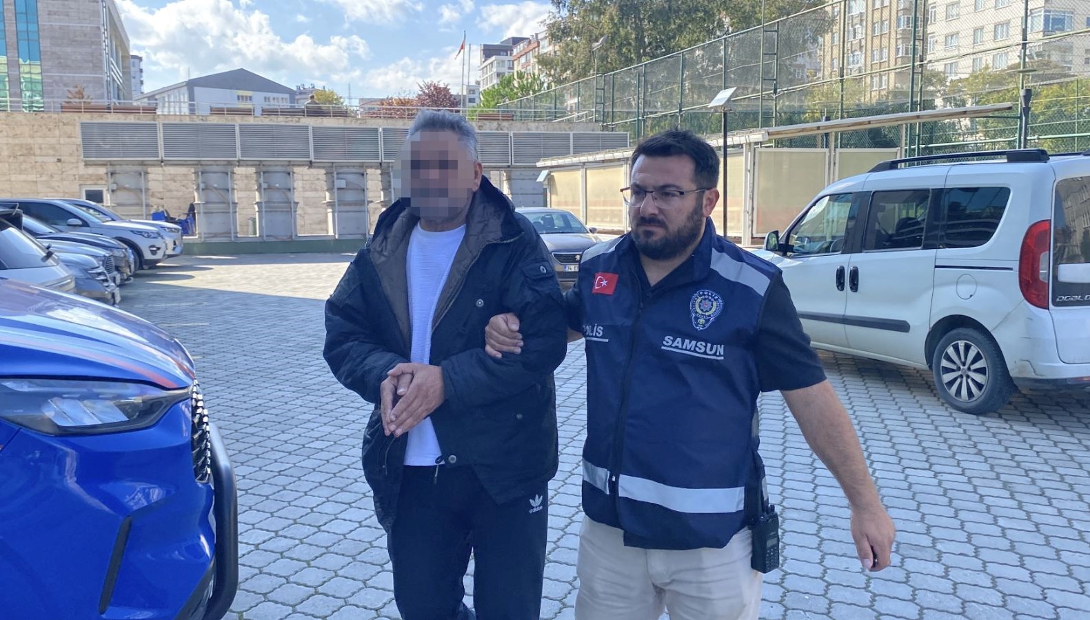 Husumetlisini sokak ortasında vurdu