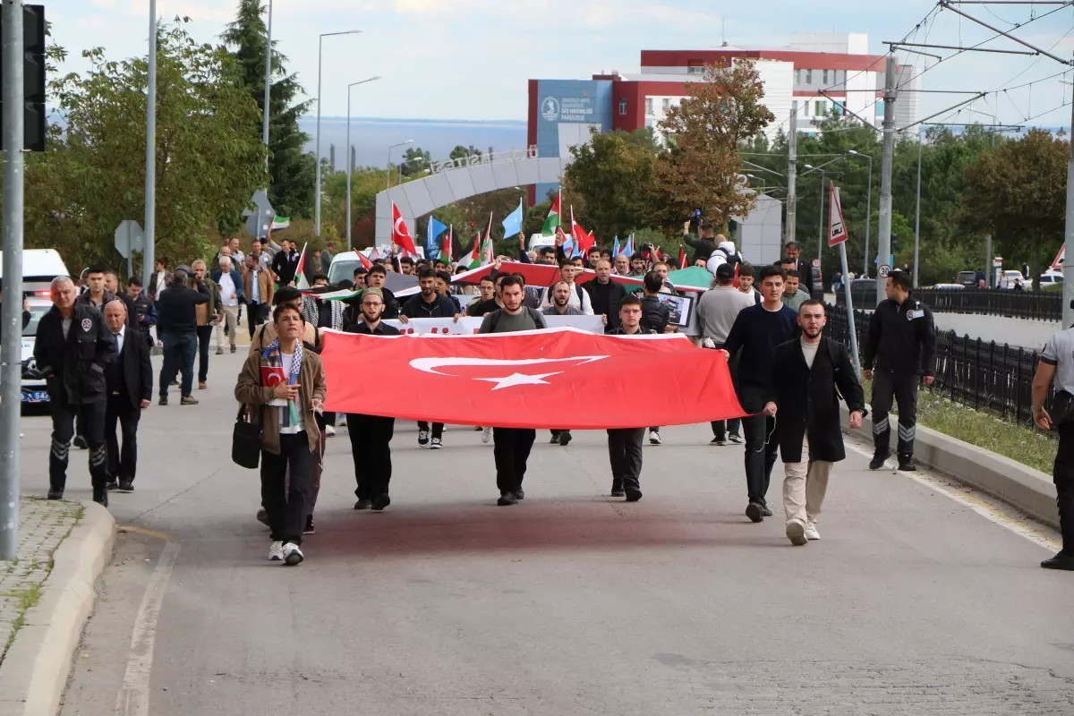 OMÜ öğrencileri İsrail’i protesto edip Filistin’e destek verdi