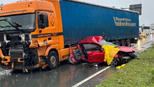 rizede katliam gibi kaza ayni otomobildeki 3 kisi oldu znrrPHf7.jpg