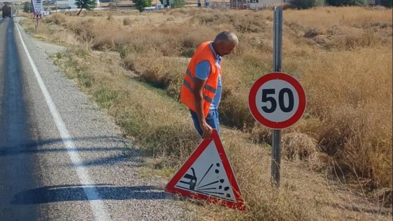 bakan duyurdu 32 bin 845 trafik levhasi kaldirildi 59qgZfhj.jpg