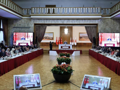 Çözüm komisyonu ortak raporu oyluyor: "Nihayet değil, başlangıç; yeni anayasa ihtiyacı açık"